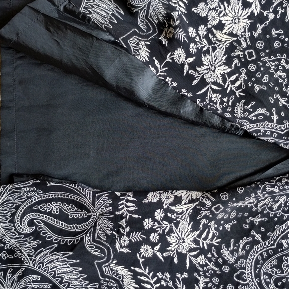 Kasper Vintage Women's 2-Piece Black and Cream Paisley Print Wrap Skirt And Top - Picture 9 of 10